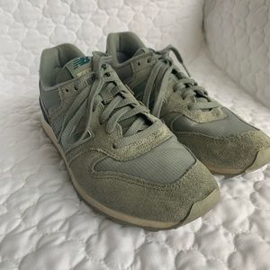 Women’s New Balance 605!